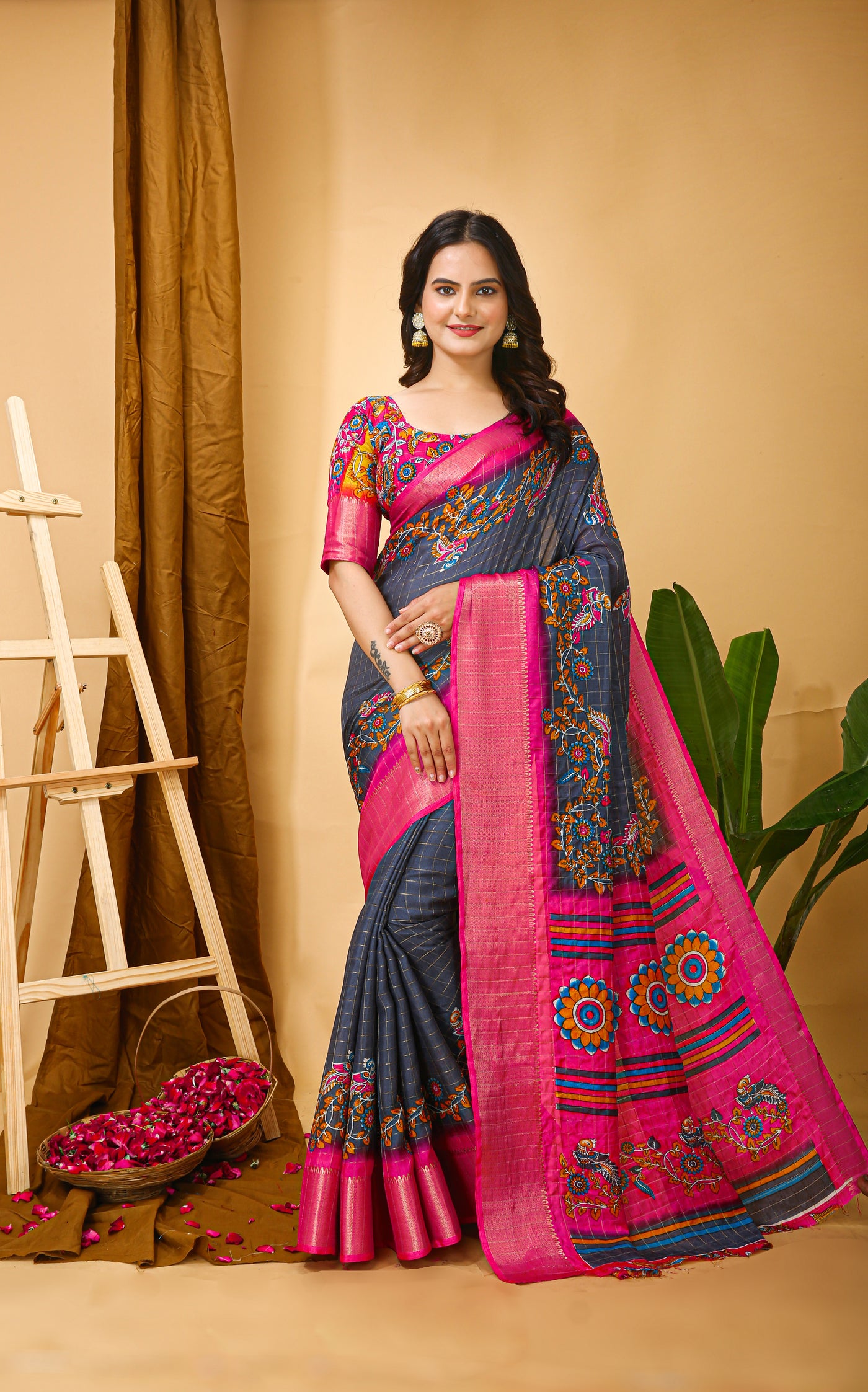 Enchanting Grey Kalamkari Print Saree With Jacquard Border & Contrast Blouse