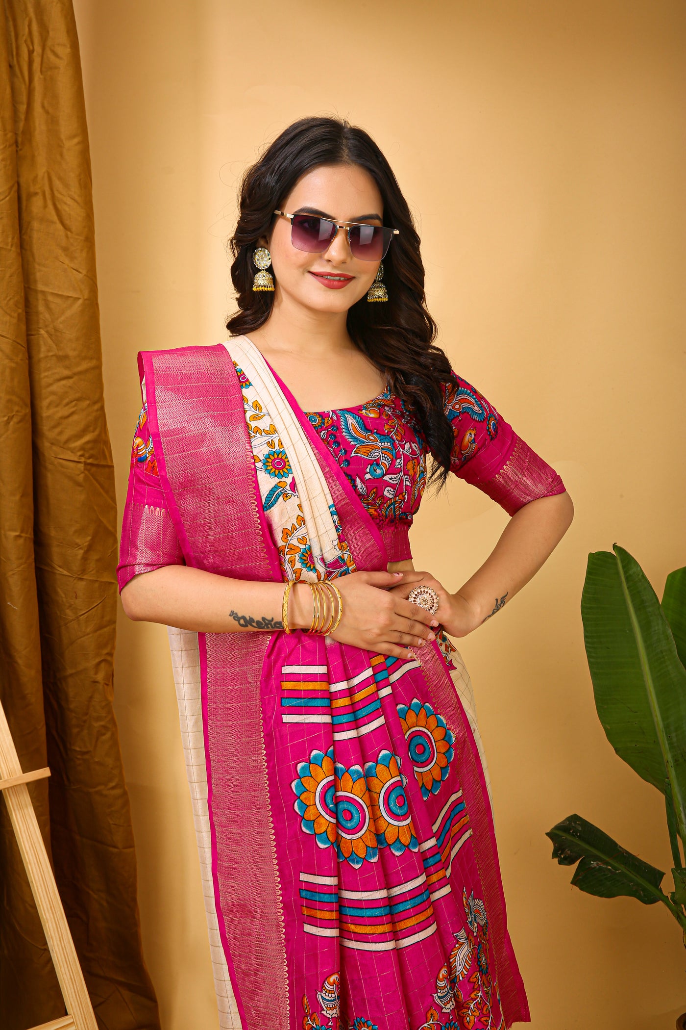 Enchanting Cream Kalamkari Print Saree With Jacquard Border & Contrast Blouse