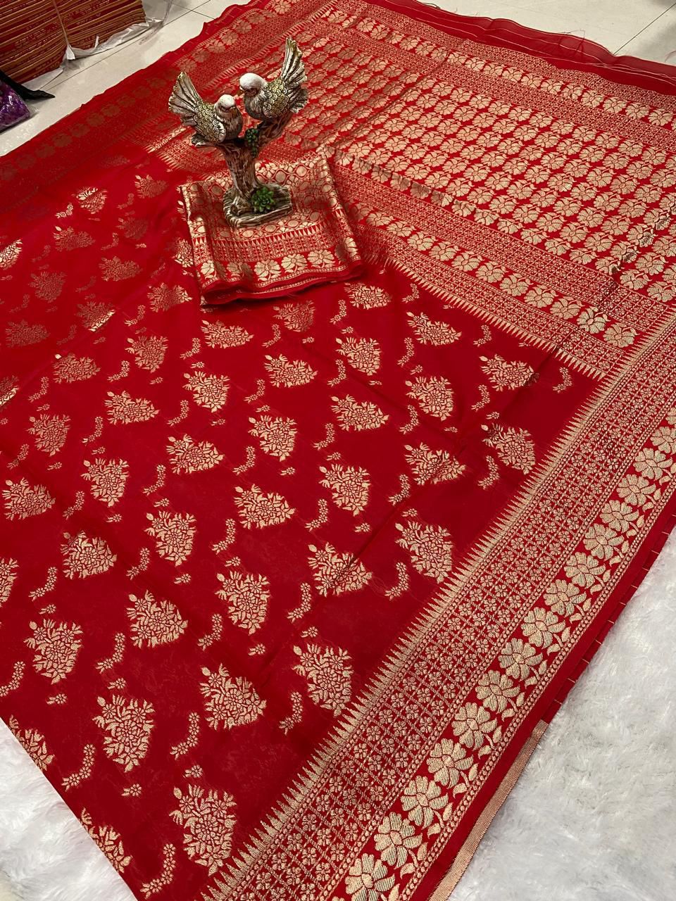 Beautiful Soft Lichi Silk Saree With Jacquard Work With Heavy Brocade Blouse