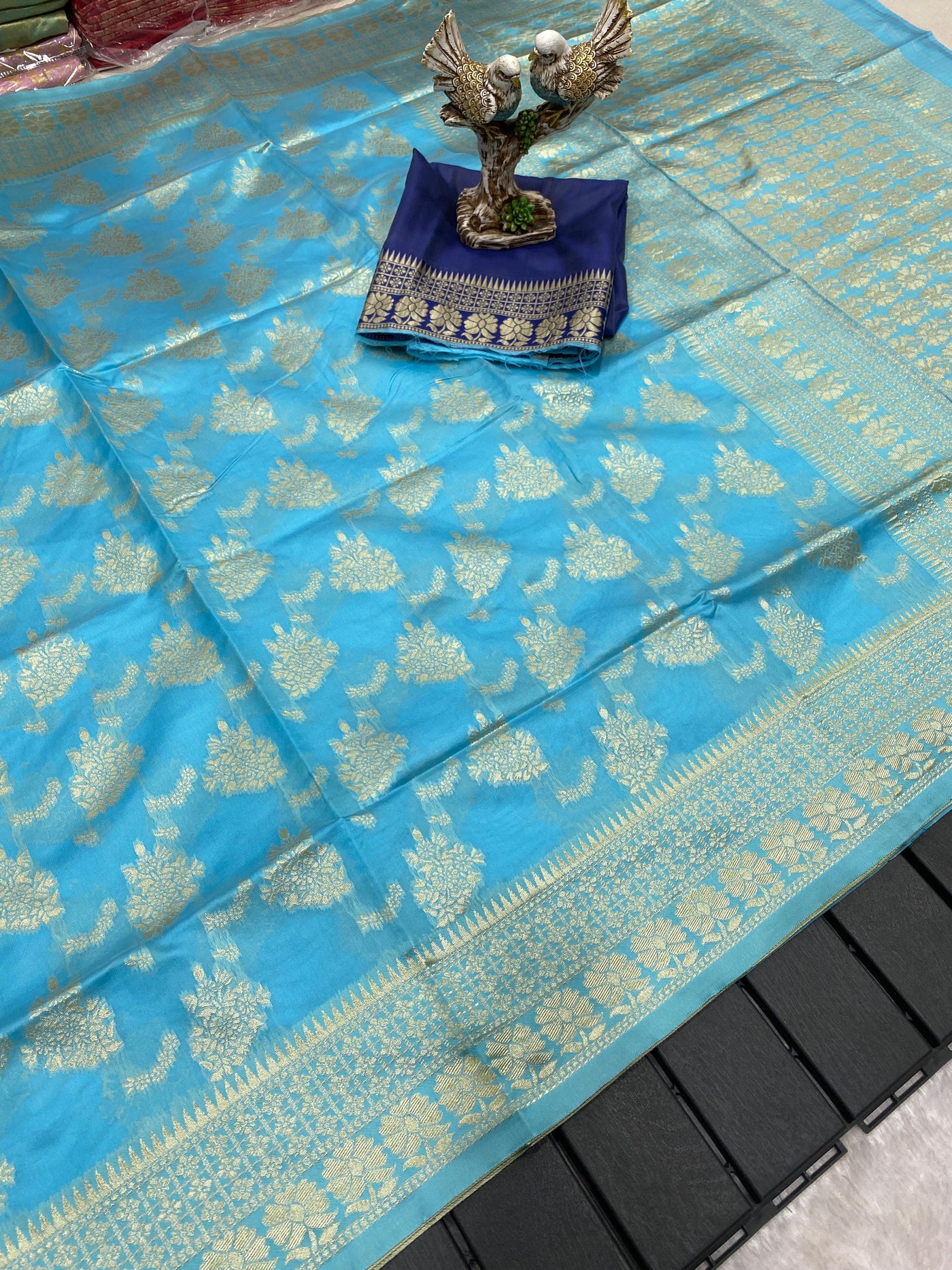 Beautiful Soft Lichi Silk Saree With Jacquard Work With Heavy Brocade Blouse